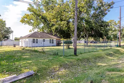 9010 Wheatley Street, Houston, TX 77088 - Photo 6