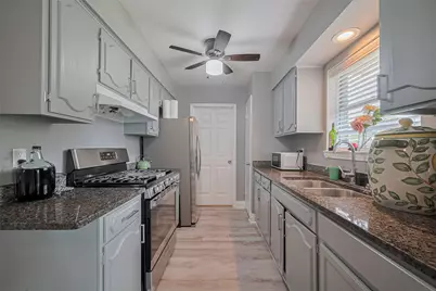 5822 Shurmard Drive, Houston, TX 77092 - Photo 14