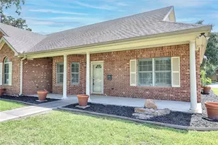 417 S Main St, Hallettsville, TX 77964 - Photo 2