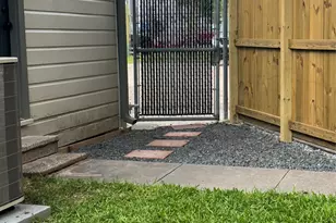 1408 W 34th St, Houston, TX 77018 - Photo 16