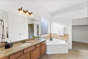 47 N Winsome Path Circle, The Woodlands, TX 77382 - Photo 16
