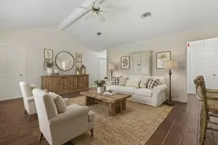 3930 Tumbleweed Ln, Baytown, TX 77521 - Photo 4