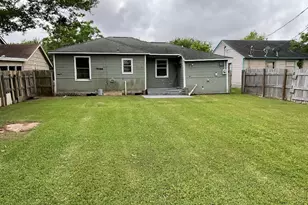 1022 W 8th St, Freeport, TX 77541 - Photo 12