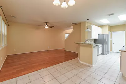 213 E Summerhaze Circle, The Woodlands, TX 77382 - Photo 8