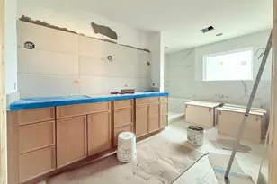 10438 Brinwood Dr, Houston, TX 77043 - Photo 18