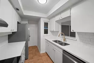 9654 Westview Dr, Houston, TX 77055 - Photo 8