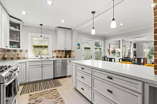 805 Ralfallen St, Houston, TX 77008 - Photo 10