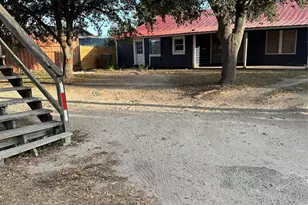 602 E 4th St, Alice, TX 78332 - Photo 4