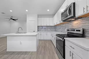 5430 Heron Dr, Houston, TX 77033 - Photo 6