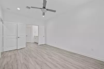 5430 Heron Drive, Houston, TX 77033 - Photo 10