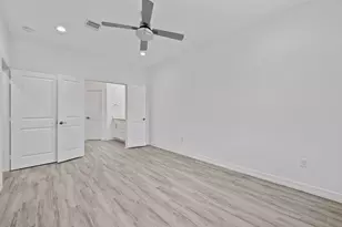 5430 Heron Dr, Houston, TX 77033 - Photo 10