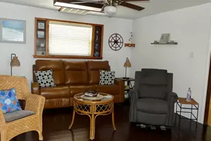4432 Swan St, Hitchcock, TX 77563 - Photo 8