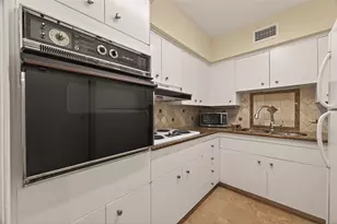 2600 Bellefontaine St, Houston, TX 77025 - Photo 12