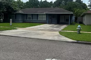 4713 Saxon St, Bellaire, TX 77401 - Photo 1