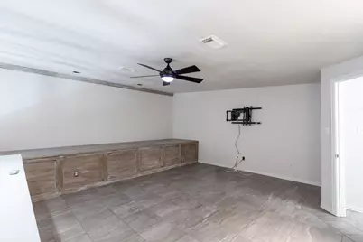 2102 Post Office Street Corner #8, Galveston, TX 77550 - Photo 4