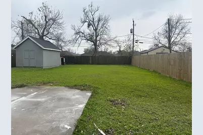 208 Walnut Street, Lake Jackson, TX 77566 - Photo 10