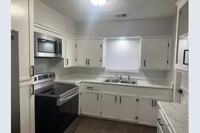 208 Walnut Street, Lake Jackson, TX 77566 - Photo 2