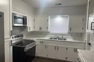 208 Walnut St, Lake Jackson, TX 77566 - Photo 2