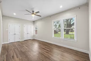 901 Melbourne St, Houston, TX 77022 - Photo 16