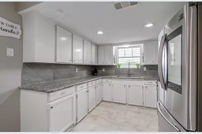 2615 6th Avenue N, Texas City, TX 77590 - Photo 12