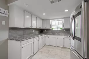2615 6th Ave N, Texas City, TX 77590 - Photo 12