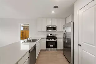 1427 Parks Edge Ln, Angleton, TX 77515 - Photo 4