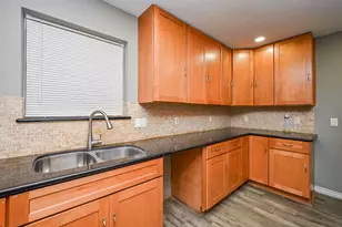 805 River Creek Dr, La Porte, TX 77571 - Photo 8