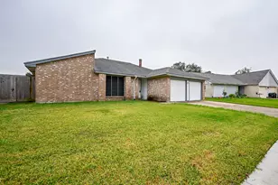 805 River Creek Dr, La Porte, TX 77571 - Photo 2