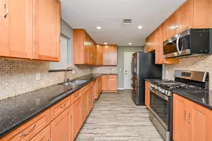 805 River Creek Dr, La Porte, TX 77571 - Photo 6