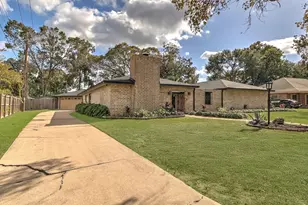 1426 Antigua Ln, Nassau Bay, TX 77058 - Photo 2