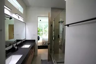 2205 Staples St, Houston, TX 77026 - Photo 10
