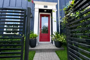 745 Bringhurst St, Houston, TX 77020 - Photo 2