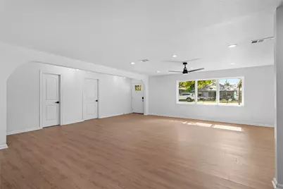 719 E 40th 1/2 Street, Houston, TX 77022 - Photo 12