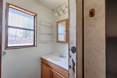 505 Kellett Avenue, Schulenburg, TX 78956 - Photo 18
