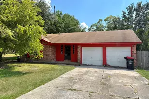 601 Northbend Dr, Baytown, TX 77521 - Photo 2