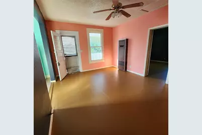 4401 Avenue Q 1/2 #2, Galveston, TX 77550 - Photo 4
