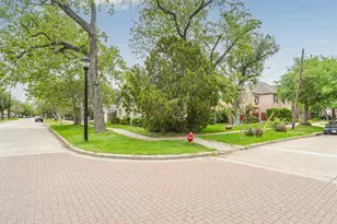 4260 Dartmouth Ave, West University Place, TX 77005 - Photo 2