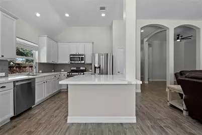 2201 Lilyglen Court Court, League City, TX 77573 - Photo 4
