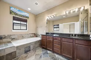 2041 W 14th 1/2 St, Houston, TX 77008 - Photo 22