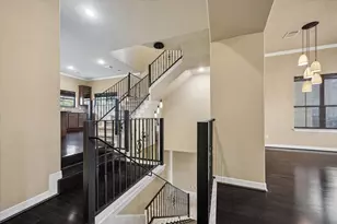 2041 W 14th 1/2 St, Houston, TX 77008 - Photo 10