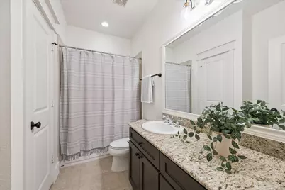 636 E 6th 1/2 Street, Houston, TX 77007 - Photo 16
