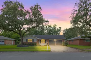 1916 Baywood Dr, Bay City, TX 77414 - Photo 1