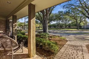 808 Chimney Rock Rd, Houston, TX 77056 - Photo 36