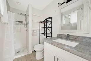 9809 Richmond Ave Unit J-12, Houston, TX 77042 - Photo 18
