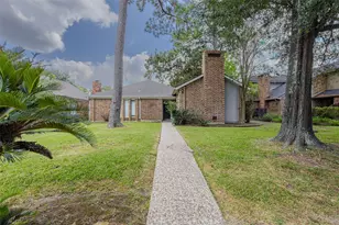 5895 Southern Hills Dr, Houston, TX 77069 - Photo 2
