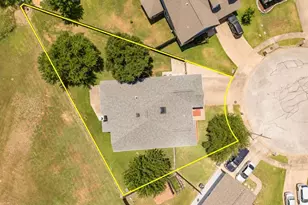 2701 Lynnwood Ct, Bryan, TX 77807 - Photo 2
