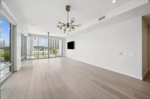 2047 Westcreek Ln, Houston, TX 77027 - Photo 2