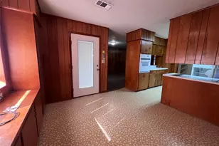 626 N Resident St, Wharton, TX 77488 - Photo 10