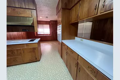 626 N Resident Street, Wharton, TX 77488 - Photo 12
