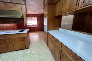 626 N Resident St, Wharton, TX 77488 - Photo 12